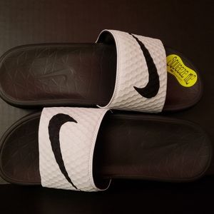 Nike Slippers White & Black size 7